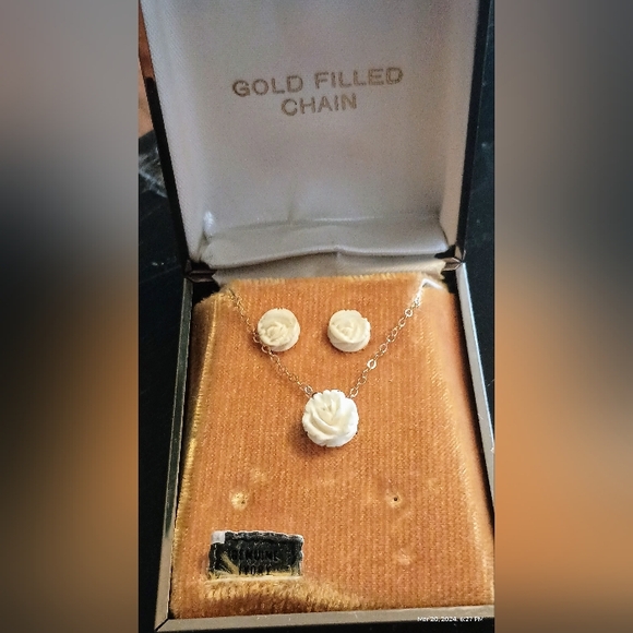 Ivory Set - Picture 1 of 1